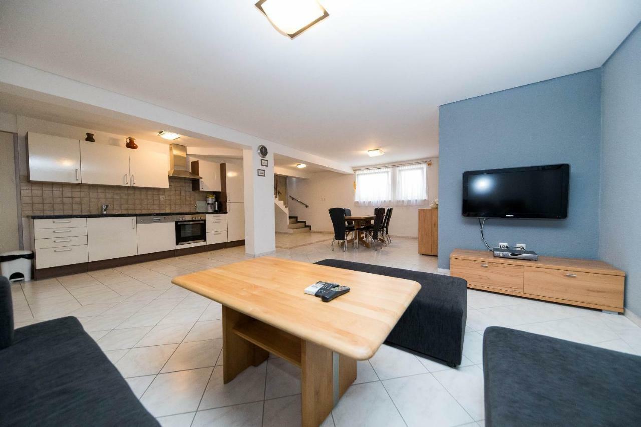 Moderne Souterrainwohnung Crikvenica Luaran gambar