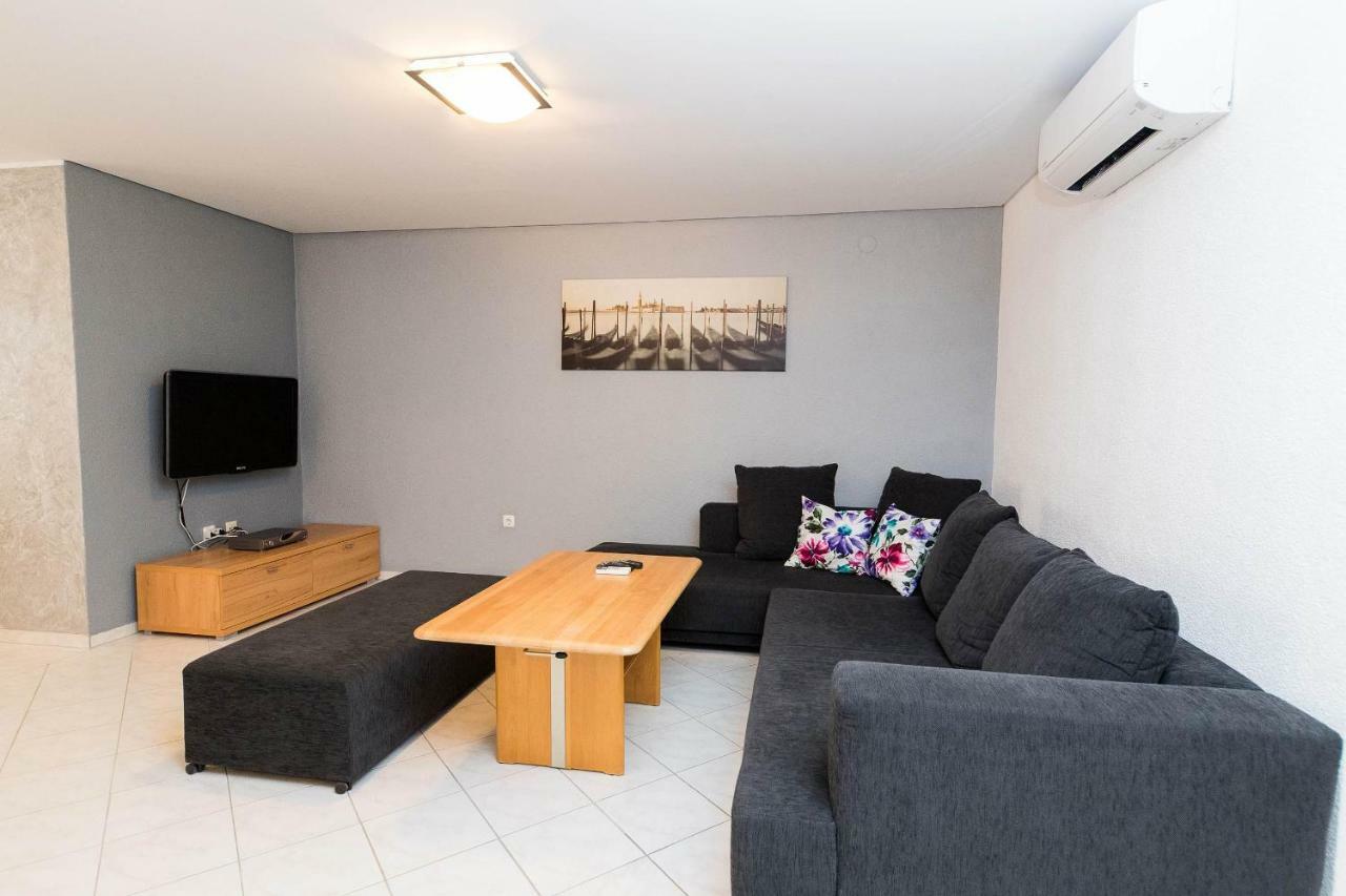 Moderne Souterrainwohnung Crikvenica Luaran gambar