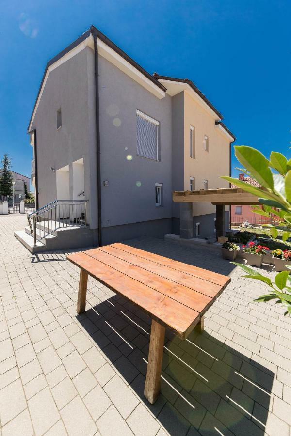 Moderne Souterrainwohnung Crikvenica Luaran gambar